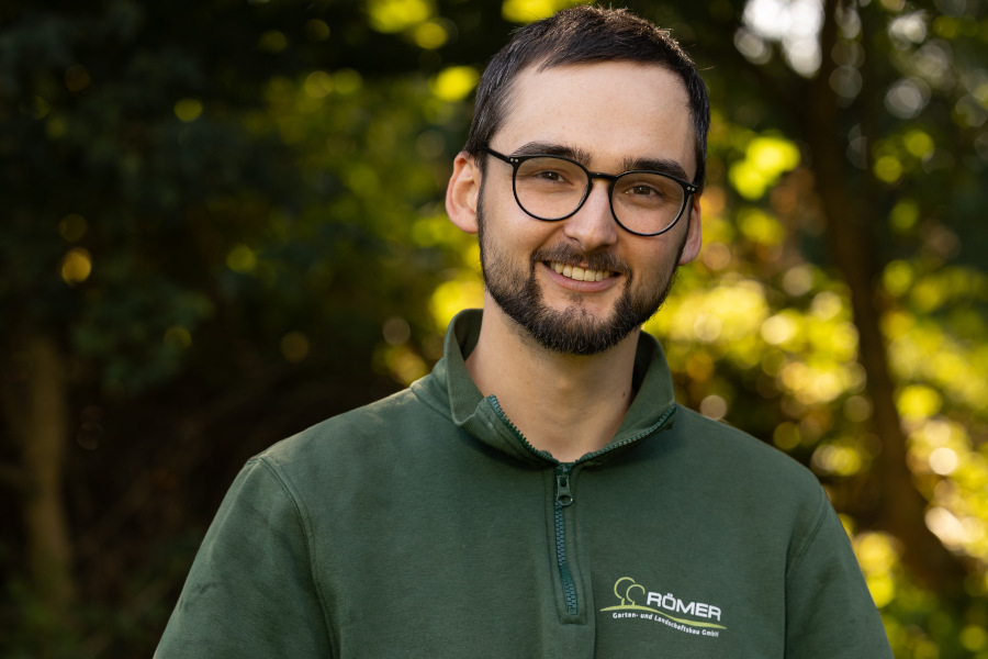 Leonhard, Auszubildender